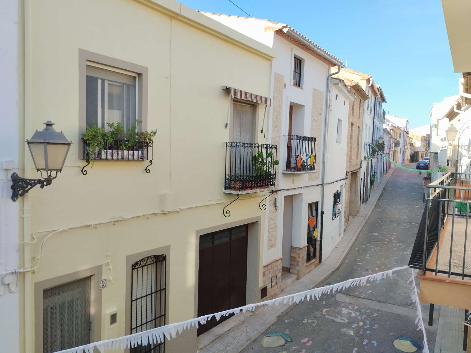 Deux maisons avec 3 000 MTRS de terrain urbain