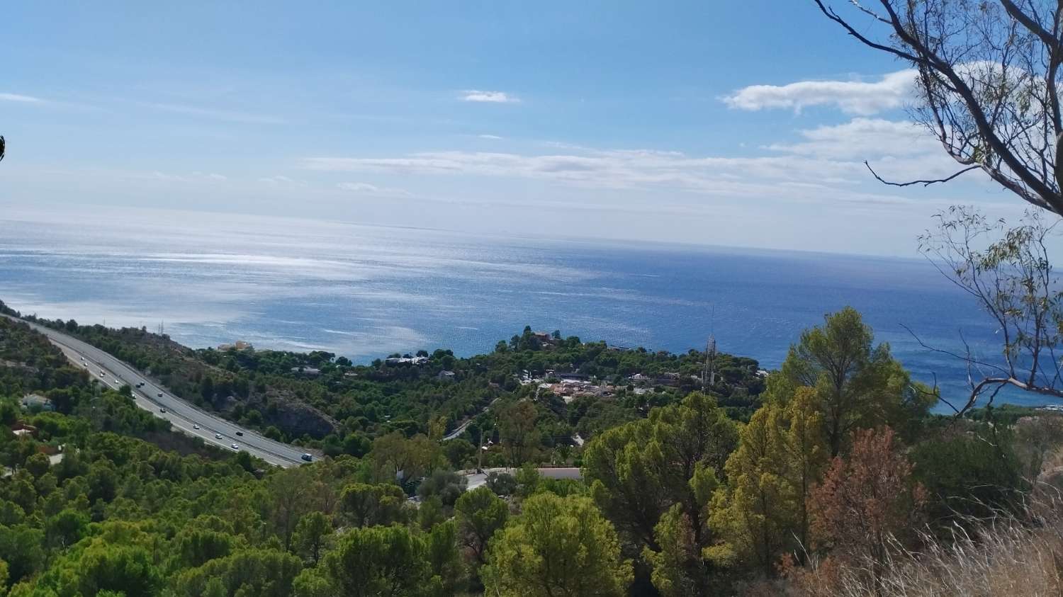 1.800 MTRS de parcela con impresionantes vistas en Altea Hills .